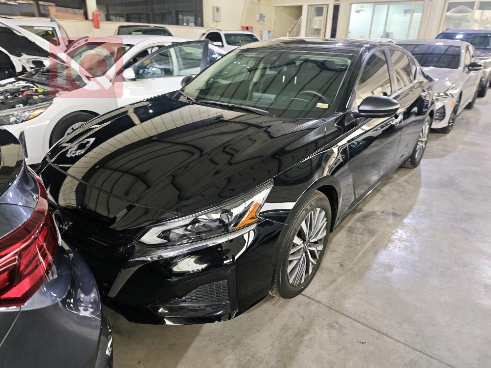 نيسان ألتيما